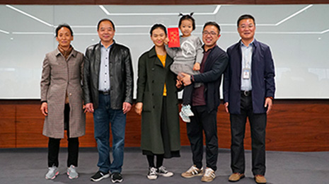 The advanced staff’s family members were invited to visit the Company
